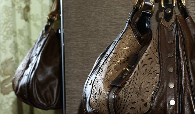 <strong>ETRO│エトロ</strong>　銀座本店限定「ダマスカータ」ショルダー 34万1250円