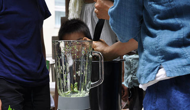 塚田有一│みどりの触知学　絞る