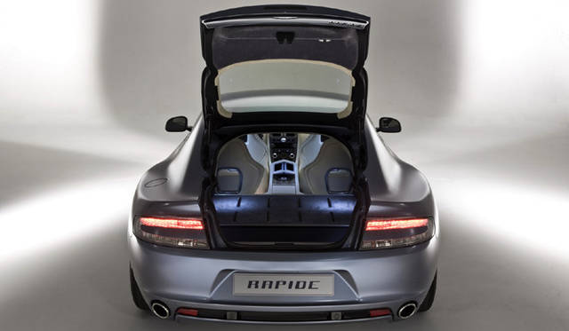 <em>ASTON MARTIN RAPIDE｜アストン・マーティン ラピード</em>