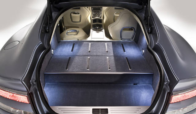 <em>ASTON MARTIN RAPIDE｜アストン・マーティン ラピード</em>