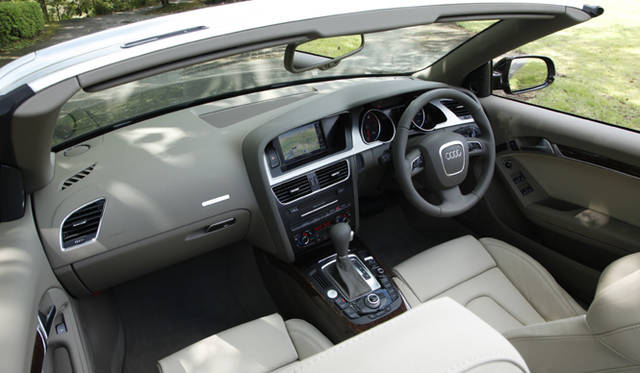 <em>Audi A5 Cabriolet｜アウディ A5 カブリオレ</em>