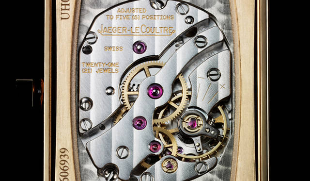 <b>Dunhill／Facet｜ダンヒル／ファセット  「ファセット」の裏面。ジャガー・ルクルト製キャリバー 822搭載。<b>