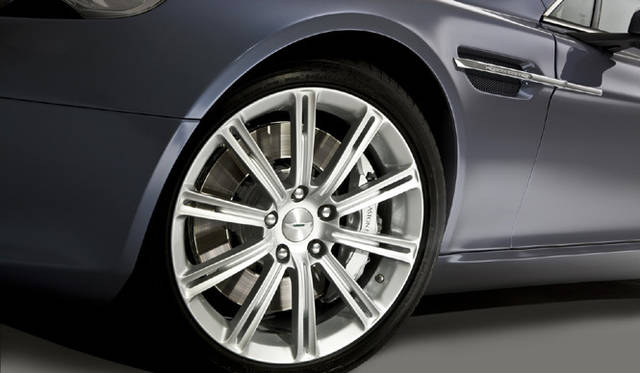 <em>ASTON MARTIN RAPIDE｜アストン・マーティン ラピード</em>