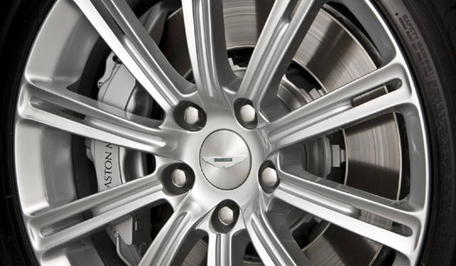 <em>ASTON MARTIN RAPIDE｜アストン・マーティン ラピード</em>