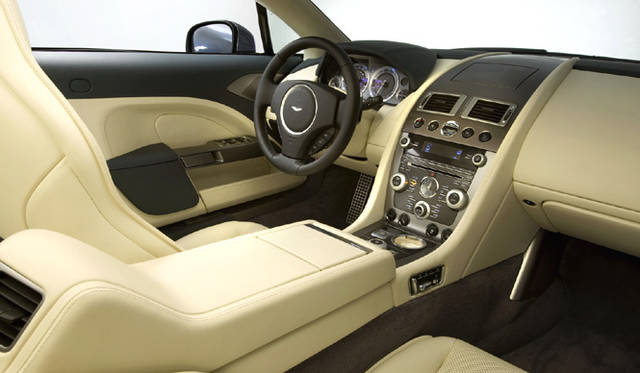 <em>ASTON MARTIN RAPIDE｜アストン・マーティン ラピード</em>