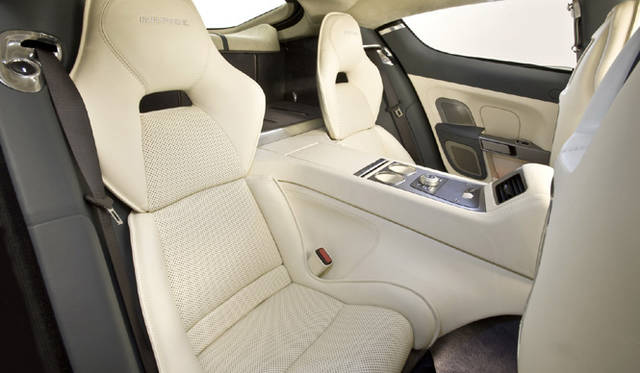 <em>ASTON MARTIN RAPIDE｜アストン・マーティン ラピード</em>