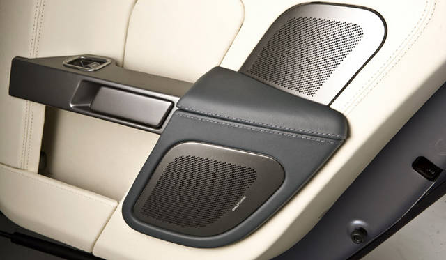 <em>ASTON MARTIN RAPIDE｜アストン・マーティン ラピード</em>