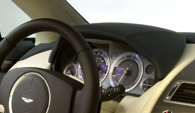 <em>ASTON MARTIN RAPIDE｜アストン・マーティン ラピード</em>
