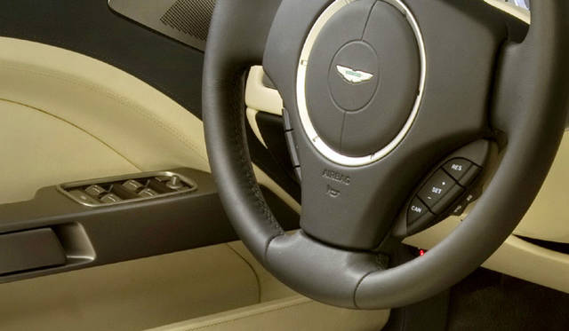 <em>ASTON MARTIN RAPIDE｜アストン・マーティン ラピード</em>