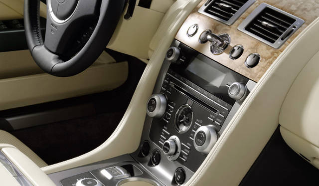 <em>ASTON MARTIN RAPIDE｜アストン・マーティン ラピード</em>