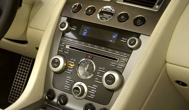 <em>ASTON MARTIN RAPIDE｜アストン・マーティン ラピード</em>