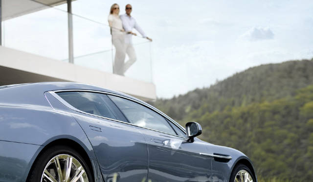 <em>ASTON MARTIN RAPIDE｜アストン・マーティン ラピード</em>