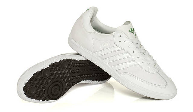 adidas│アディダス 「PLANTS PACK」　<b>SAMBA PLANT G04156 1万5750円</b><br>トレーニングシューズからスタイル･アイコンへの変身を遂げたSAMBAが、アウトドア環境をさらなるインスピレーションとし、「Less is More」の概念を実証。レザーのオーバーレイをフィーチャーしたキャンバスは、その軽さだけでなく、クリーンなルックスも印象的。茎のついたトレフォイル入りシュータン、ヒール部分の刺繍をあしらったブランディング、芝生のようなソックライナーとブラウンのアウトソールが特徴。