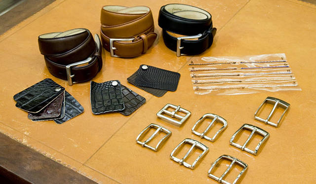 <b>BANEYS NEW YORK│バーニーズ　ニューヨーク</b>　“PATTERN ORDER”ベルト<br>レザー、バックル、ステッチカラー見本。納期は約4週間～、価格は1万1550円～
