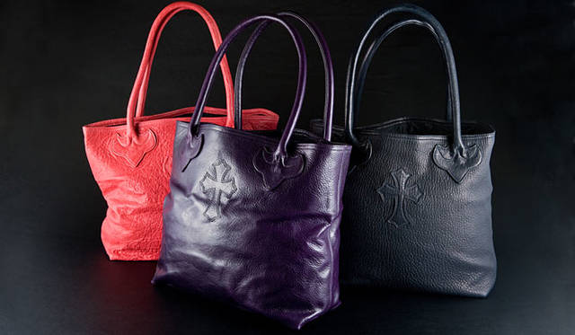 <b>CHROME HEARTS│クロムハーツ</b>　COLOR LEATHER COLLECTION<br>トートバッグ（TOTO FS LINED／サーモンピンク、ネイビー、パープル）18万4800円