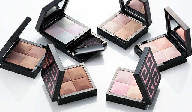 パルファム ジバンシイ│肌の色を一色とは捉えず、4つの色をミックスさせることによって立体的で多彩な表情を生む、フェイスパウダー。ユベール・ド・ジバンシィの望んだラグジュアリーをメイクアップアイテムで再現する、パルファム ジバンシイの代表作にして永遠のスタンダード。ル・プリズム（全6セット）価格│6300円　容量│11g