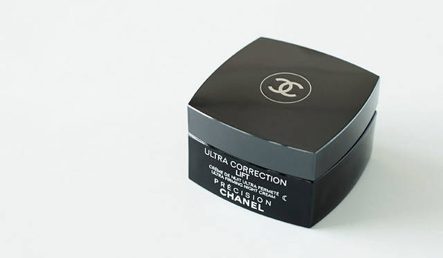 小林ひろ美の2009年秋冬ビューティトレンド「ミッドナイトエステ用コスメ編」<br>シャネル「エクストレム コレクシオン ファーミング ニュイ クリーム」