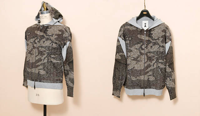 <b>UNITED ARROWS｜ユナイテッドアローズ</b>　ジャパンデザイナーキャラクターブランドコラボレーション「A（エィス）」<br>カモフラージュプリント ニットパーカ3万2550円（コットン100％）