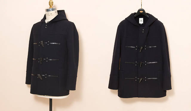 <b>UNITED ARROWS｜ユナイテッドアローズ</b>　ジャパンデザイナーキャラクターブランドコラボレーション「MANDO（マンド）」<br>ショートダッフルコート8万9250円（ウール90％、ナイロン10％／ネイビー）