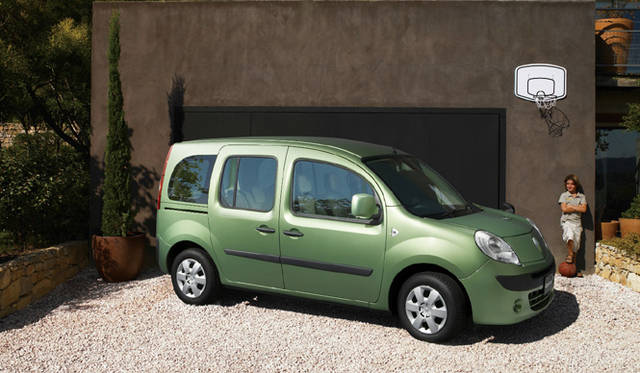 <em>RENAULT KANGOO｜ルノー・カングー</em>