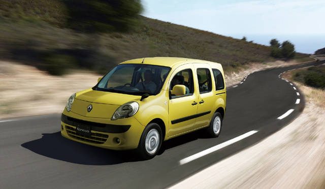 <em>RENAULT KANGOO｜ルノー・カングー</em>