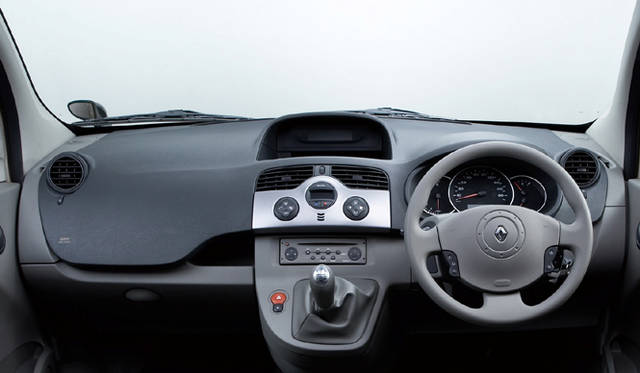 <em>RENAULT KANGOO｜ルノー・カングー</em>