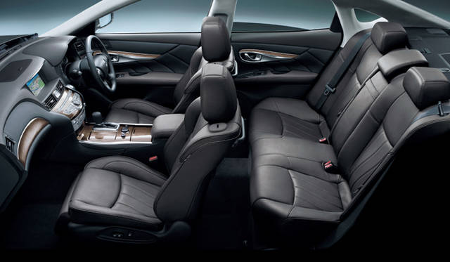 <em>NISSAN FUGA｜日産フーガ</em>