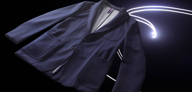 柔らかなウールをメイン素材としたジャケット。裏がジャージーのWフェイス生地をつかい、着心地をとことん追求したつくりとなっている。ネイビーWフェイスジャケット11万5500円（GFB／伊勢丹新宿店）