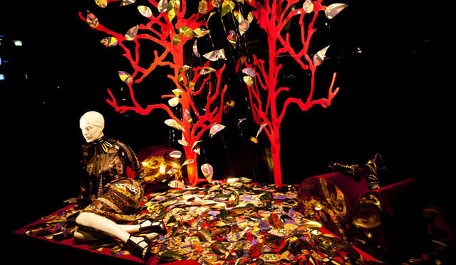 ETRO│エトロ銀座本店 “Love Tree”デコレーション　写真＝石井康幸