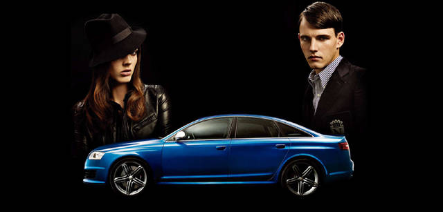 <b>アウディ RS6｜Audi RS6</b>／右｜ジャケット4万5150円、シャツ1万6800円（すべてニューヨーカー パイ ケイタマルヤマ）／左｜ライダースジャケット7万8750円（リチウム ファム）、ハット1万4700円（WJKW）Tel. 03-3569-3300