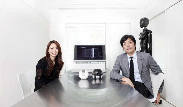 Divine of Creation｜左：伊藤嶺花さん、右：松井龍哉さん