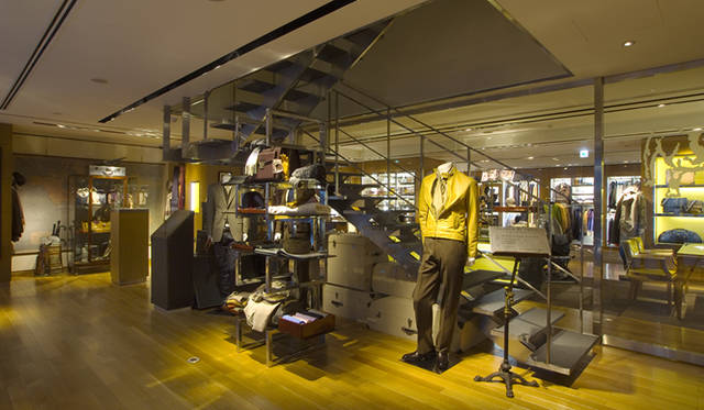 Divine of Creation｜「ALFRED DUNHILL GINZA 」1st floor (2007)　(c)   Flower Robotics, Inc. (c)Richemont F&A Japan Limited 