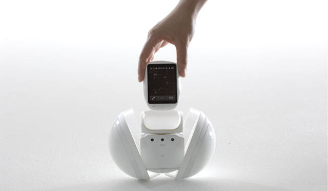 Divine of Creation｜Phone + Robot「Polaris」(2009)　Photo: Masao Okamoto　(c)Flower Robotics,Inc. (c)KDDI
