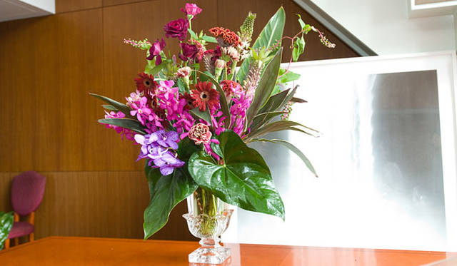 <b>男が楽しむ“ニューヨークスタイル”フラワーデザイン　「花束を買ってきて、自分でアレンジして生けよう（前編）」</b><br>長谷川さんのアレンジ作品