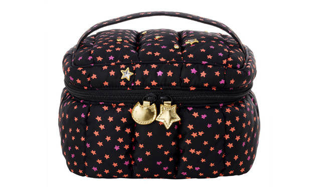 shu uemura｜シュウ ウエムラ 「クリスマス コレクション 2009」　<b>バニティ プラネット</b>　価格｜8400円<br />キルトクッションの感触が心地よいバニティバッグ