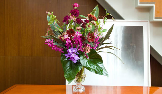 <b>男が楽しむ“ニューヨークスタイル”フラワーデザイン　「花束を買ってきて、自分でアレンジして生けよう（後編）」</b><br>前編で紹介した長谷川さんのアレンジ作品