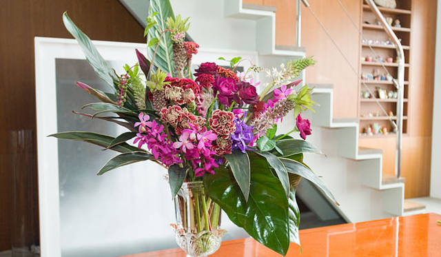 <b>男が楽しむ“ニューヨークスタイル”フラワーデザイン　「花束を買ってきて、自分でアレンジして生けよう（後編）」</b><br>和気雅美さんの作品