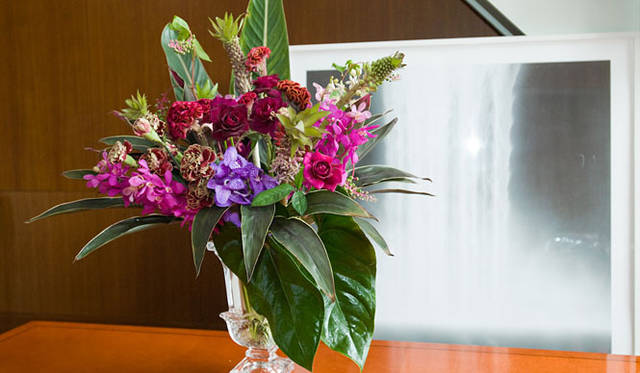 <b>男が楽しむ“ニューヨークスタイル”フラワーデザイン　「花束を買ってきて、自分でアレンジして生けよう（後編）」</b><br>和気雅美さんの作品