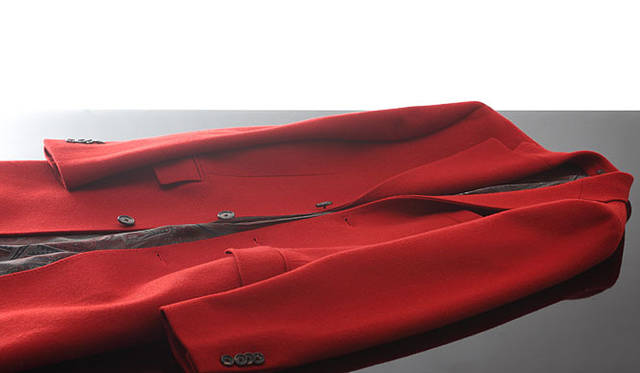 <strong>ETRO│エトロ</strong>　2009-10年秋冬コレクション 赤とグレーの美しいハーモニー<br />コート24万1500円