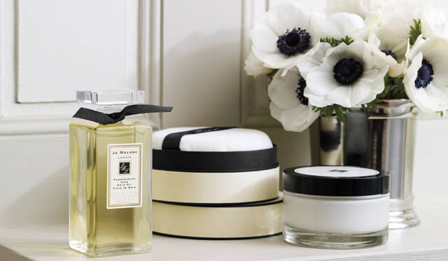 Jo Malone｜ジョー マローン　ホリデー2009　「The Art of Gift Giving」 <br /><b>ポメグラネート ノアール パンパー キット</b>　11月6日（金） 数量限定発売　価格｜3万2550円