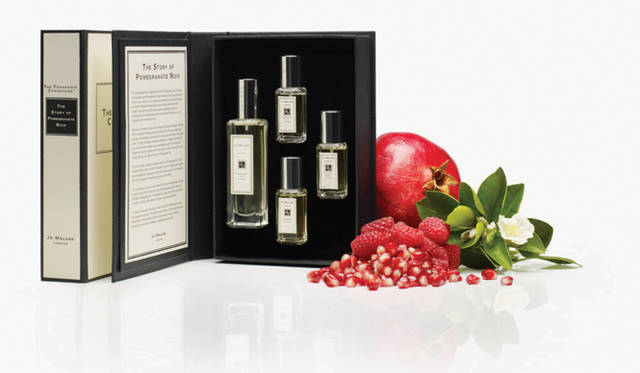 Jo Malone｜ジョー マローン　ホリデー2009　「The Art of Gift Giving」 <br /><b>フレグランス クロニクル™ （ポメグラネート ノアール）</b>　12月4日（金） 数量限定発売　価格｜1万4700円