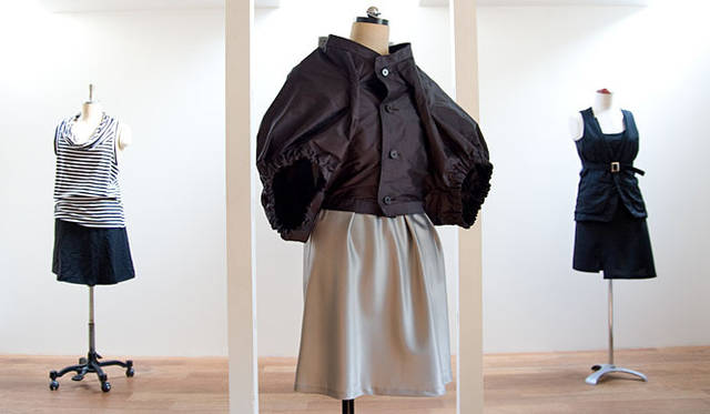 <strong>SUEHILLO│スエヒロ</strong>　ジャケット3万4650円、ワンピース1万6800円