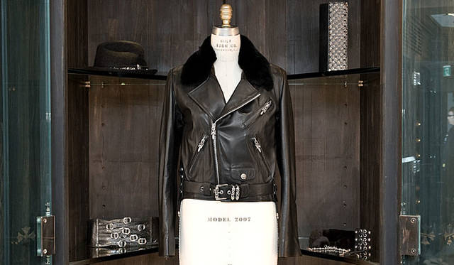 <b>CHROME HEARTS│クロムハーツ</b>　2009-10年秋冬新作ウィメンズコレクション ライダースジャケット（NASTY MOTO COLLAR FUR）91万1400円