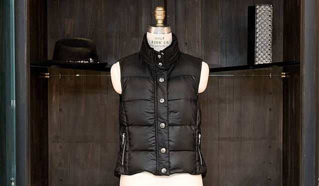 <b>CHROME HEARTS│クロムハーツ</b>　2009-10年秋冬新作ウィメンズコレクション ナイロンダウンベスト（STIFF SLEEVE LESS）34万4400円