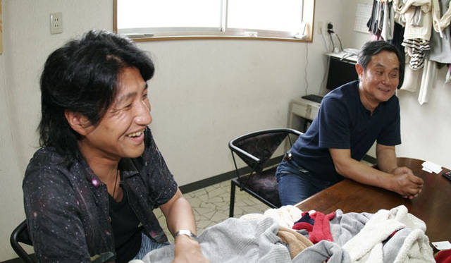 三原康裕的日本モノづくり｜ファッションデザイナー三原康裕さんと和田メリヤス社長の和田安史さん