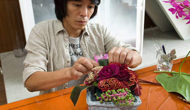 <b>男が楽しむ“ニューヨークスタイル”フラワーデザイン　「はじめてのバスケット・アレンジに挑戦（前編）」