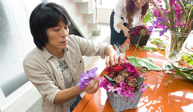 <b>男が楽しむ“ニューヨークスタイル”フラワーデザイン　「はじめてのバスケット・アレンジに挑戦（前編）」