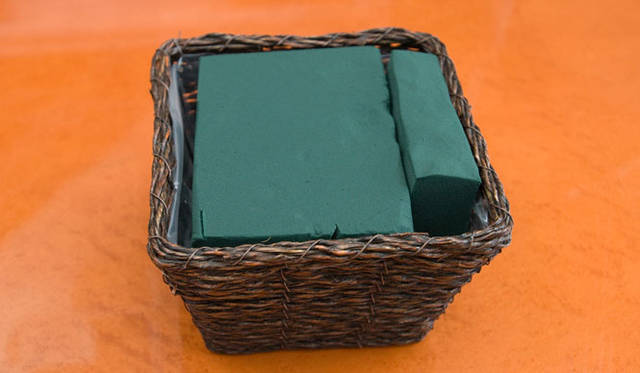 <b>男が楽しむ“ニューヨークスタイル”フラワーデザイン　「はじめてのバスケット・アレンジに挑戦（後編）」</b><br>