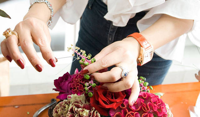 <b>男が楽しむ“ニューヨークスタイル”フラワーデザイン　「はじめてのバスケット・アレンジに挑戦（後編）」</b><br>