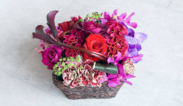 <b>男が楽しむ“ニューヨークスタイル”フラワーデザイン　「はじめてのバスケット・アレンジに挑戦（後編）」</b><br>先生の和気雅美さんの作品